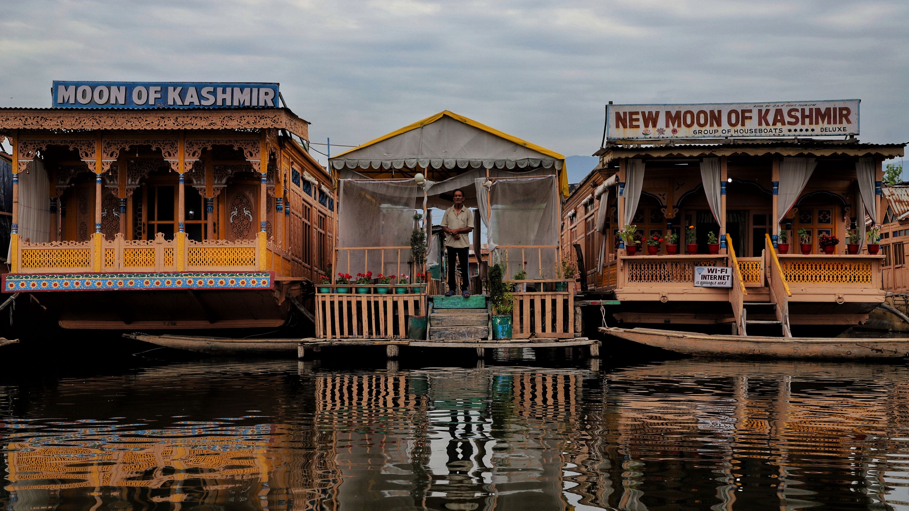 211117184717-02-houseboats-srinagar-07061-restricted