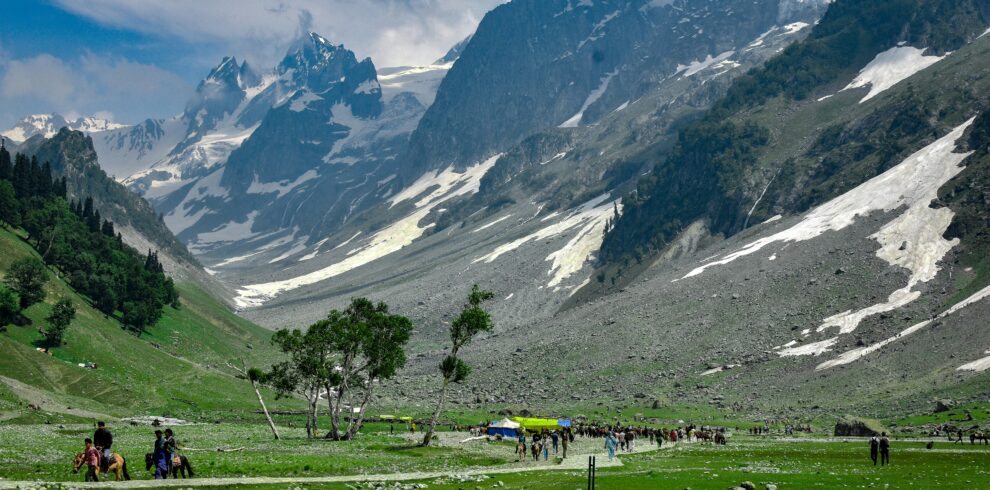 yasser-mir-WSOE5jOtJY4-unsplash (1)